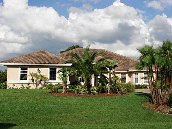 2nd image of 1027 SW Squire Johns Ln
