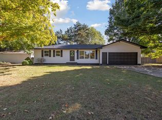 7188 Sunset Ave, Jenison, MI 49428