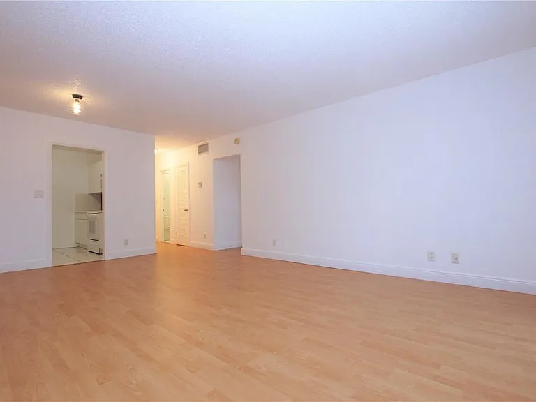 760 SE 2nd Ave #C207 — Photo 4