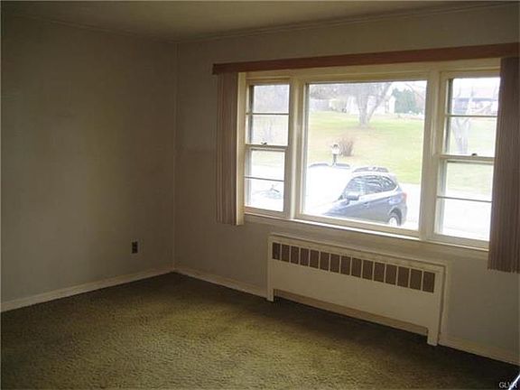 4th image of 2830 Hermitage Ave
