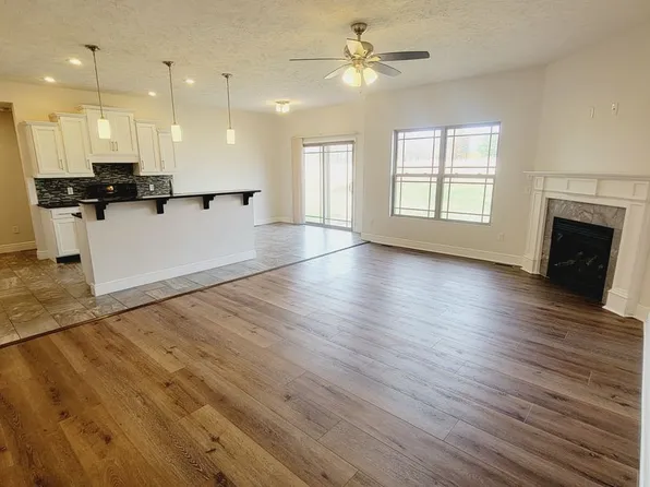 5605 W Sunflower Dr, Springfield, MO 65802