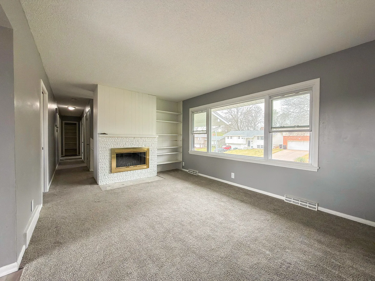 3 bed, 2690 sqft, $2,400 — Photo 4