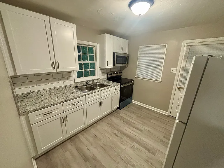 703 F St — Photo 2