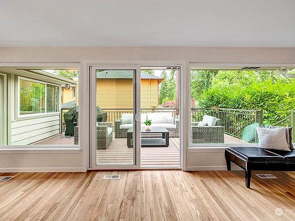 4th image of 15280 Greenwood Avenue N