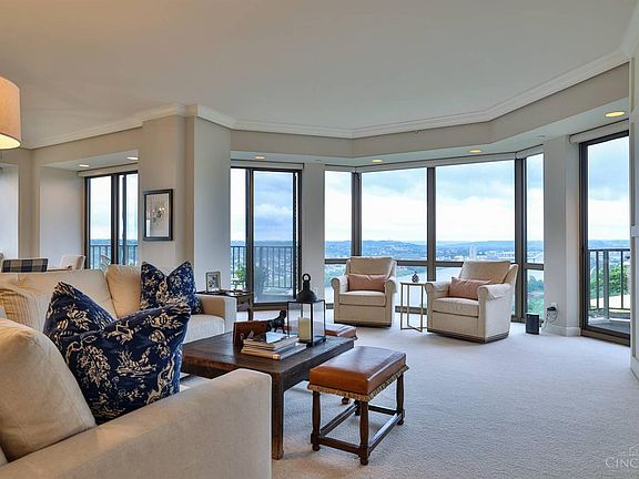 5th image of 1201 Edgecliff Pl Unit 1042