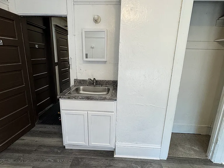 33-1717 W Burnside St #25 — Photo 4