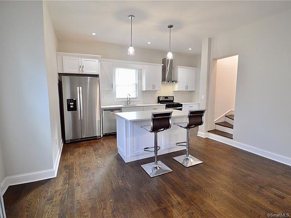 5th image of 160 Elmwood Pl