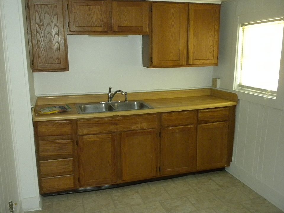 2nd image of 1366 Kent St