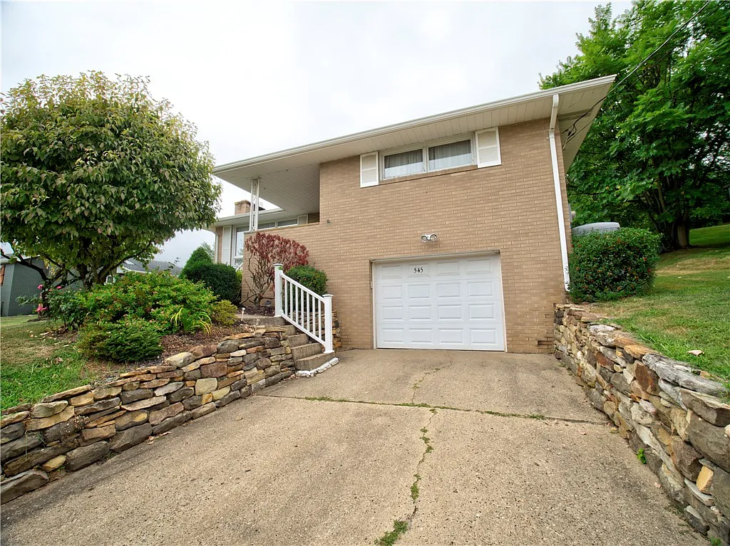 545 Julia Dr photo 1
