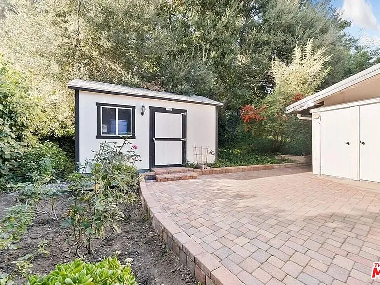 4363 Hayvenhurst Ave — Photo 22