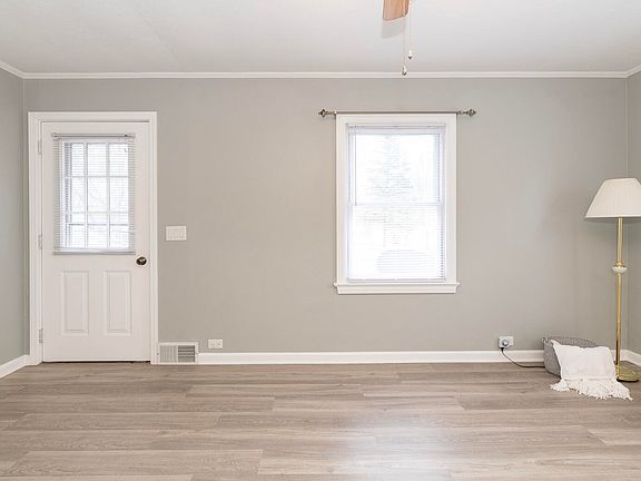 4th image of 608 W Van Hoesen Blvd