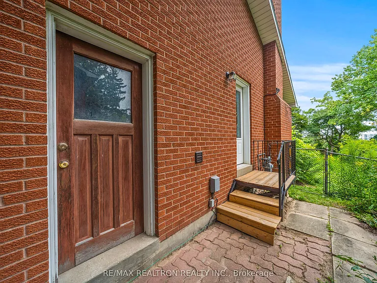 194 Glenada Ct — Photo 48