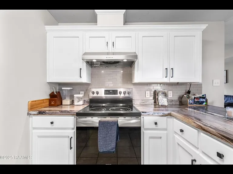 1413 Montagne St — Photo 6