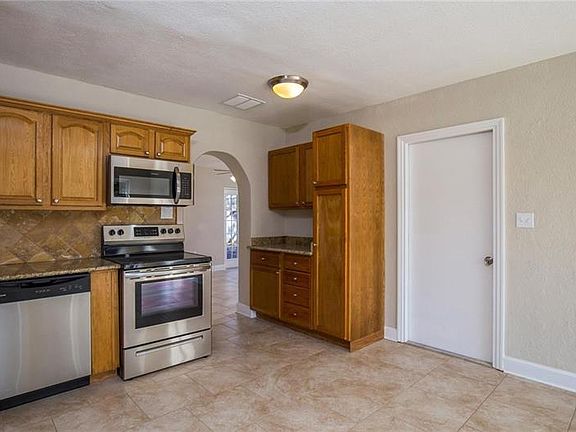 5th image of 8924 92nd St N