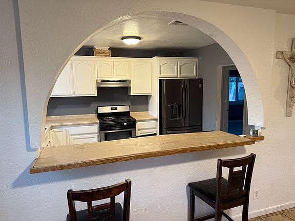 3rd image of 1076 W Baseline St