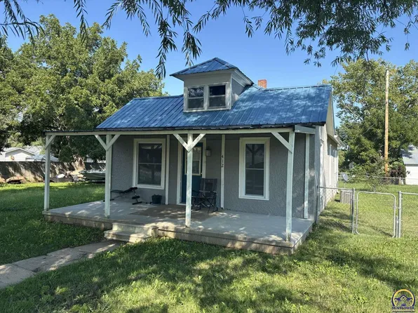 412 Oak St, Cottonwood Falls, KS 66845