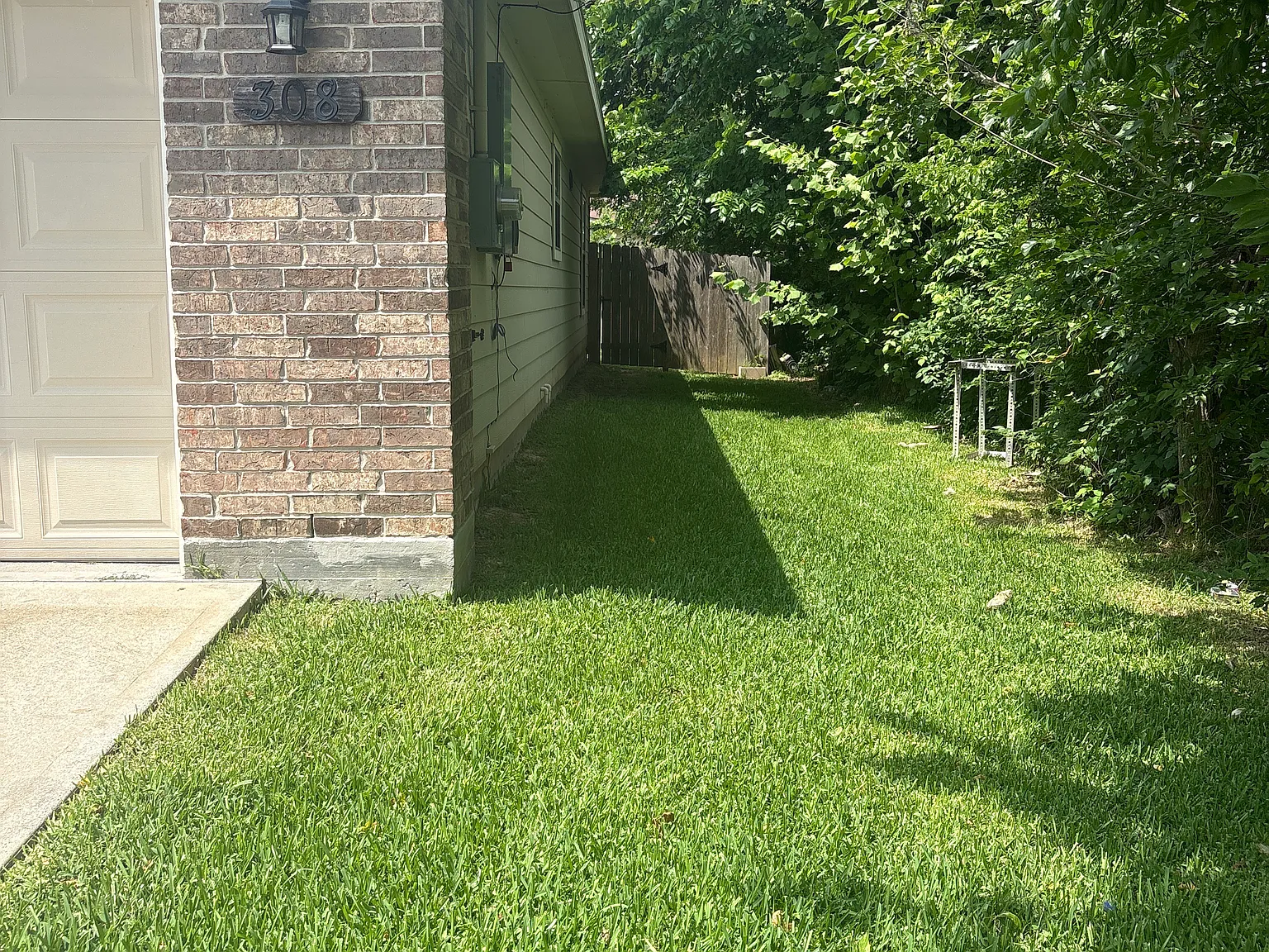 3 bed, 1040 sqft, $1,700 — Photo 2