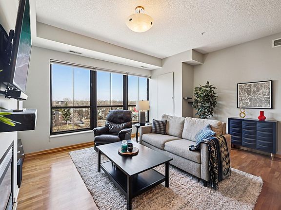 2nd image of 4525 Park Commons Dr Unit 421