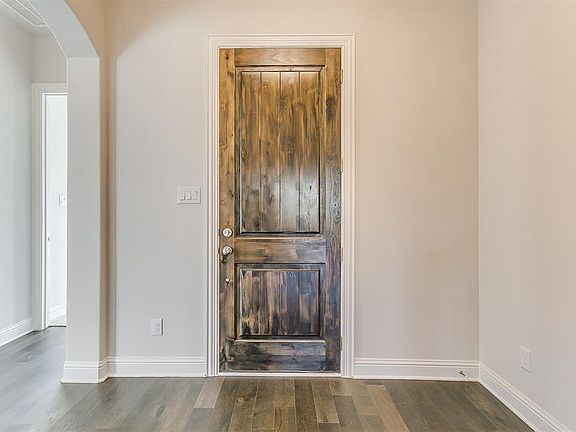 4th image of 413 Monteverde Ln