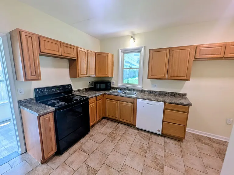 3316 Duncan St — Photo 9