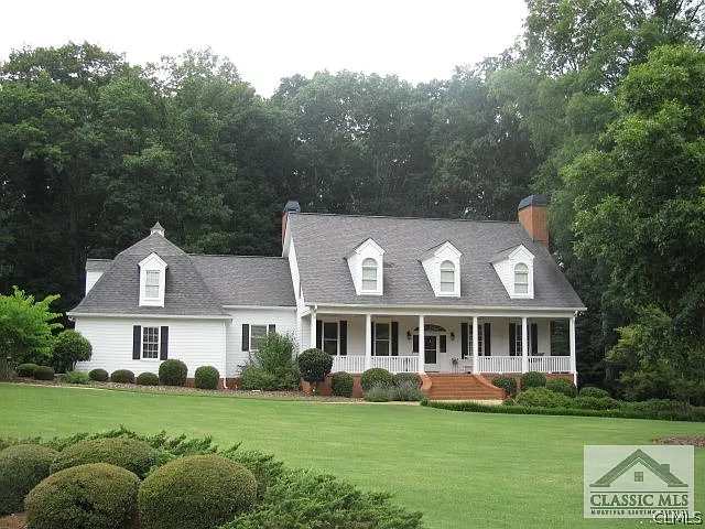 1040 Millers Lake Drive photo 1