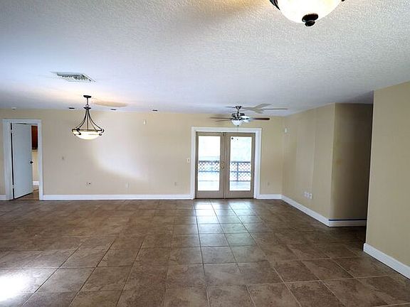 5th image of 3360 Knottypine Ave