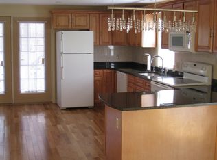 15 Crescent Rd #8E, Middletown, RI 02842