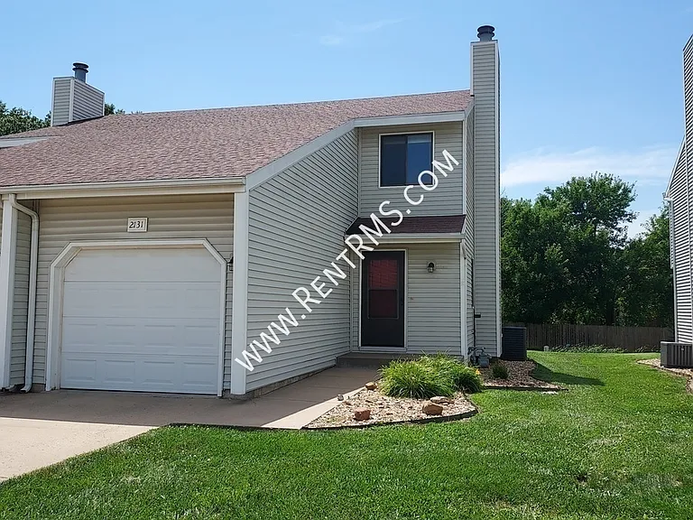 2131 SW Brandywine Ln — Photo 1
