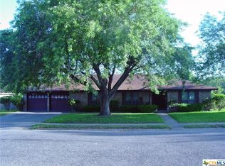 2910 Mayfair Dr, Victoria, TX 77901