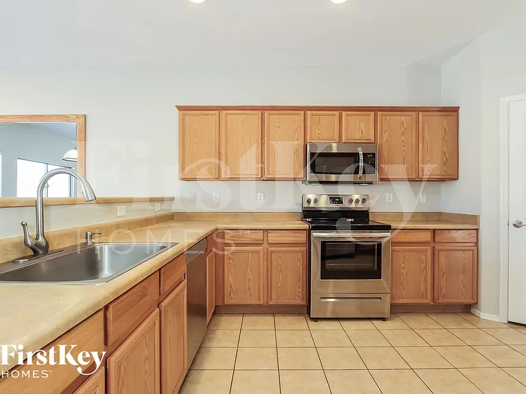 7803 S 5th Dr — Photo 7