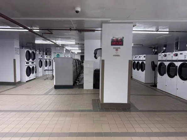 61-20 Grand Central Parkway image 17 of 22