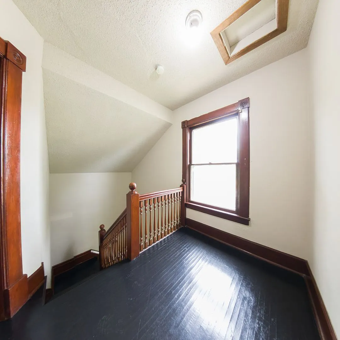 501 E Lincoln Way — Photo 4