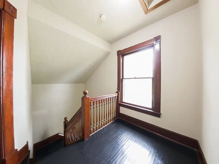 501 E Lincoln Way — Photo 4