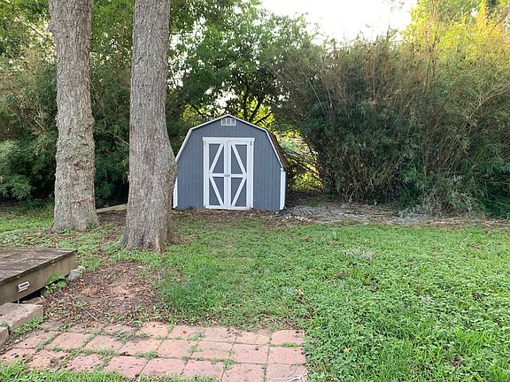 2nd image of 123 Oak Dr