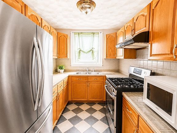 2nd image of 544-546 Plymouth Ave