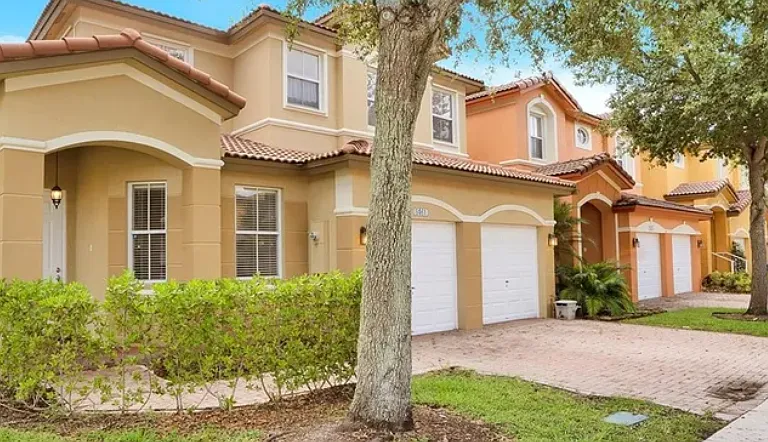 8461 NW 114crt Dural — Photo 1
