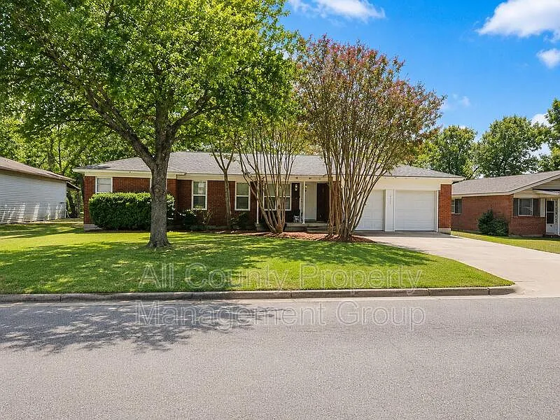5016 Sabelle Ln