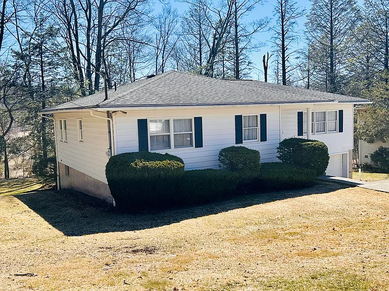 410 Barbara Dr — Photo 4