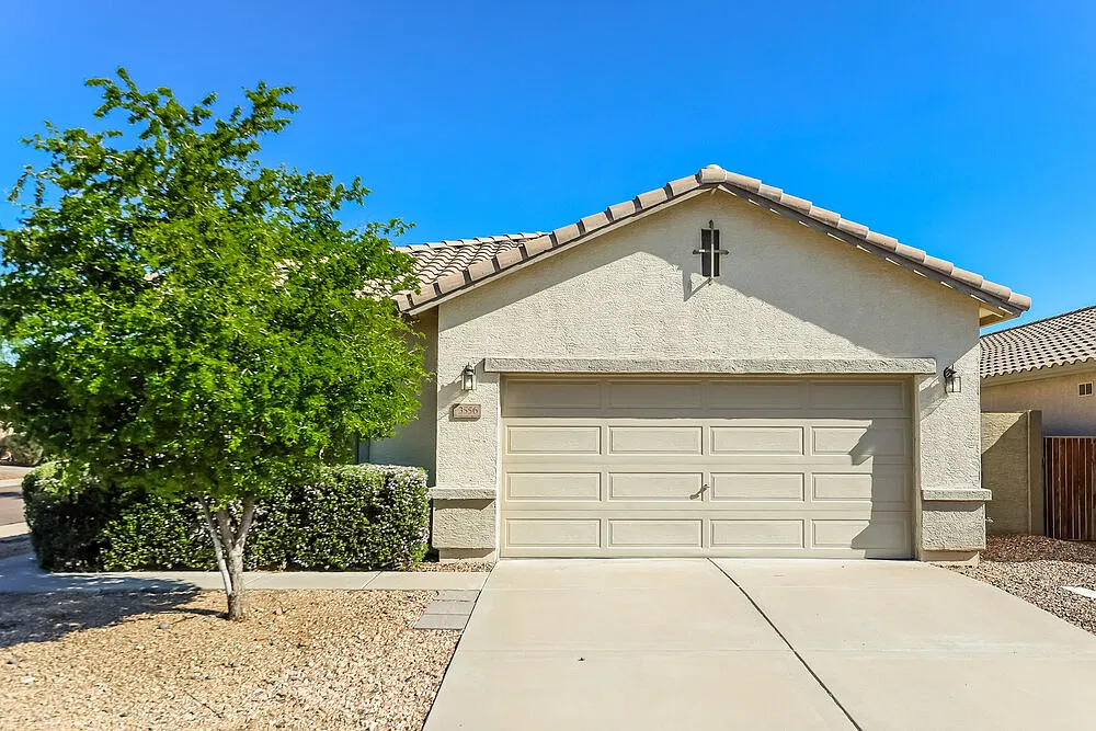 3 bed, 2.0 bath, 1672 sqft, $2,270 — Photo 1