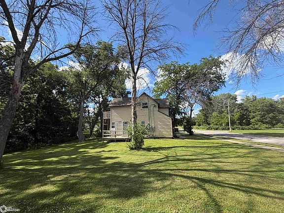 4th image of 717 Depot St