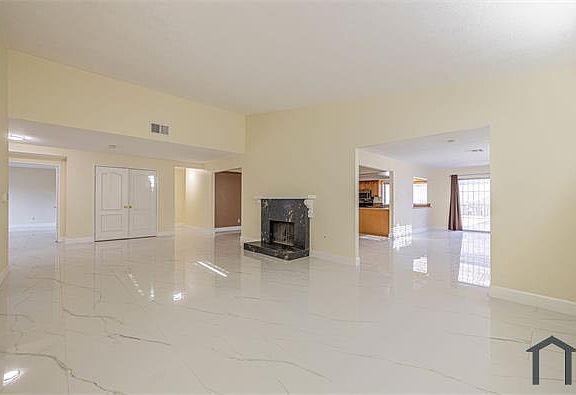 5th image of 538 W Avenue J5