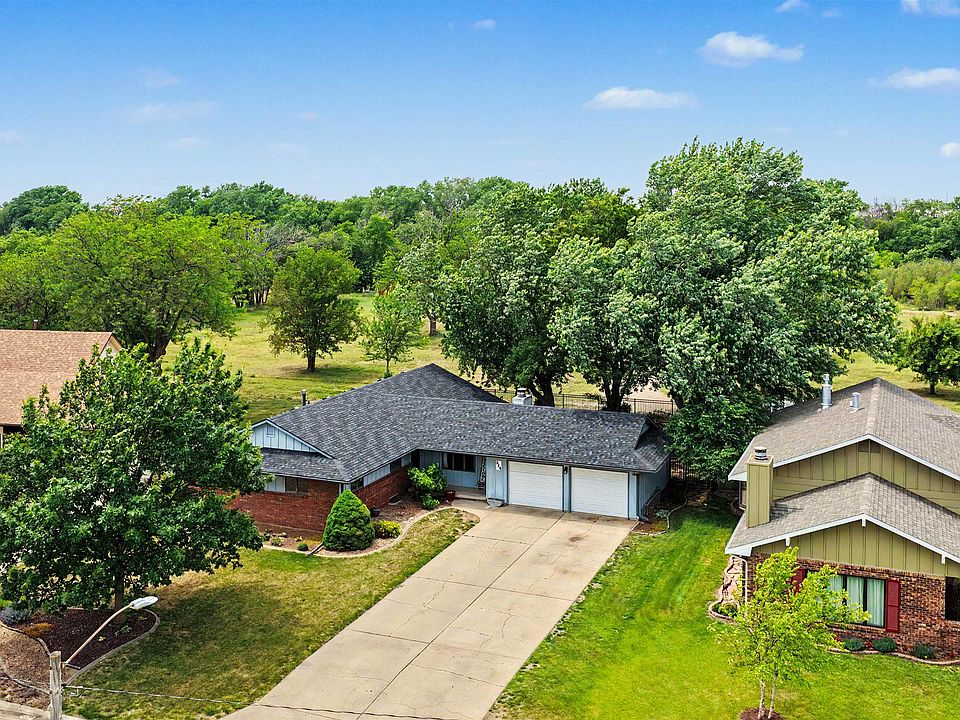 1st image of 840 Pine Ct