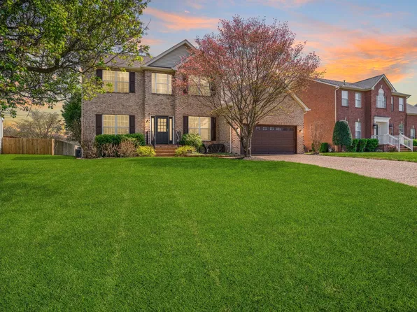 133 Grove Ln S, Hendersonville, TN 37075