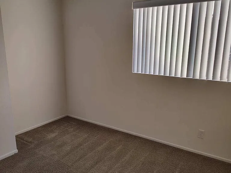 320 W Maple St — Photo 14