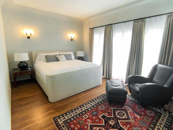 4th image of 1330 N Harper Ave #2P