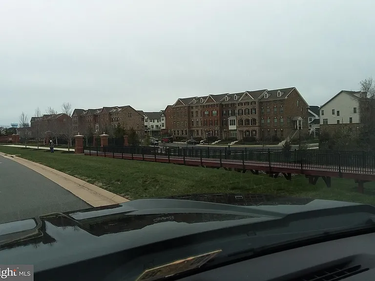 22595 Windsor Locks Sq — Photo 6