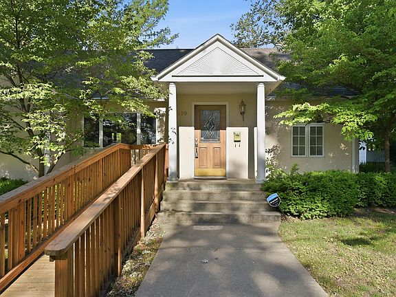 3rd image of 809 Highland Ave