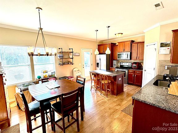 4th image of 1161 Rainier Ln