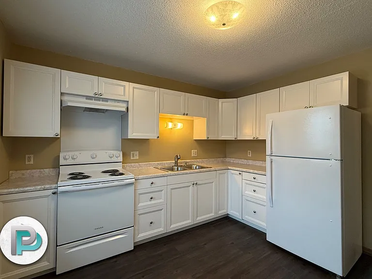704 Larch St #11 — Photo 8