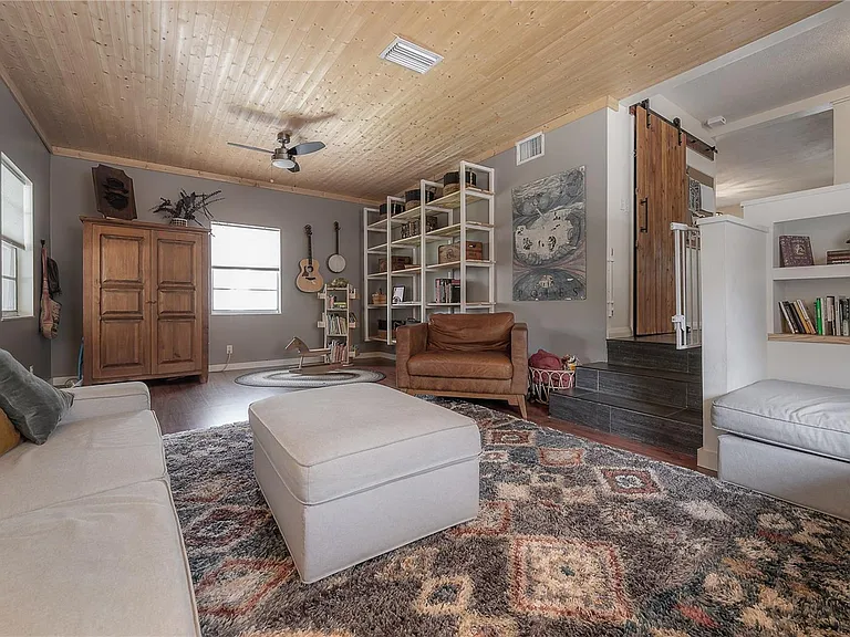 4107 N Seminole Ave — Photo 8